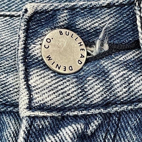 Bullhead Denim high rise shorts in a size 24 - Picture 5 of 12